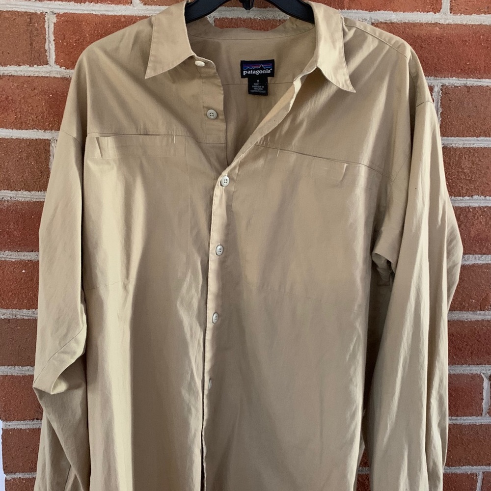 Men’s Patagonia khaki colored shirt